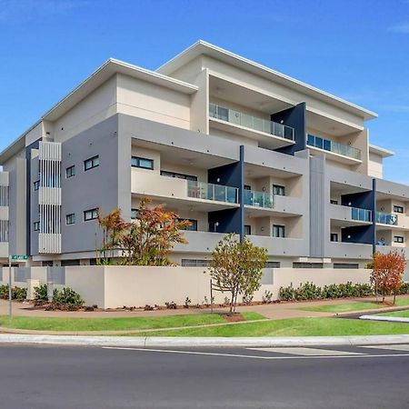 Coastal 2-Bed With Parking & Pool By The Ocean Apartment Cairns Exterior photo