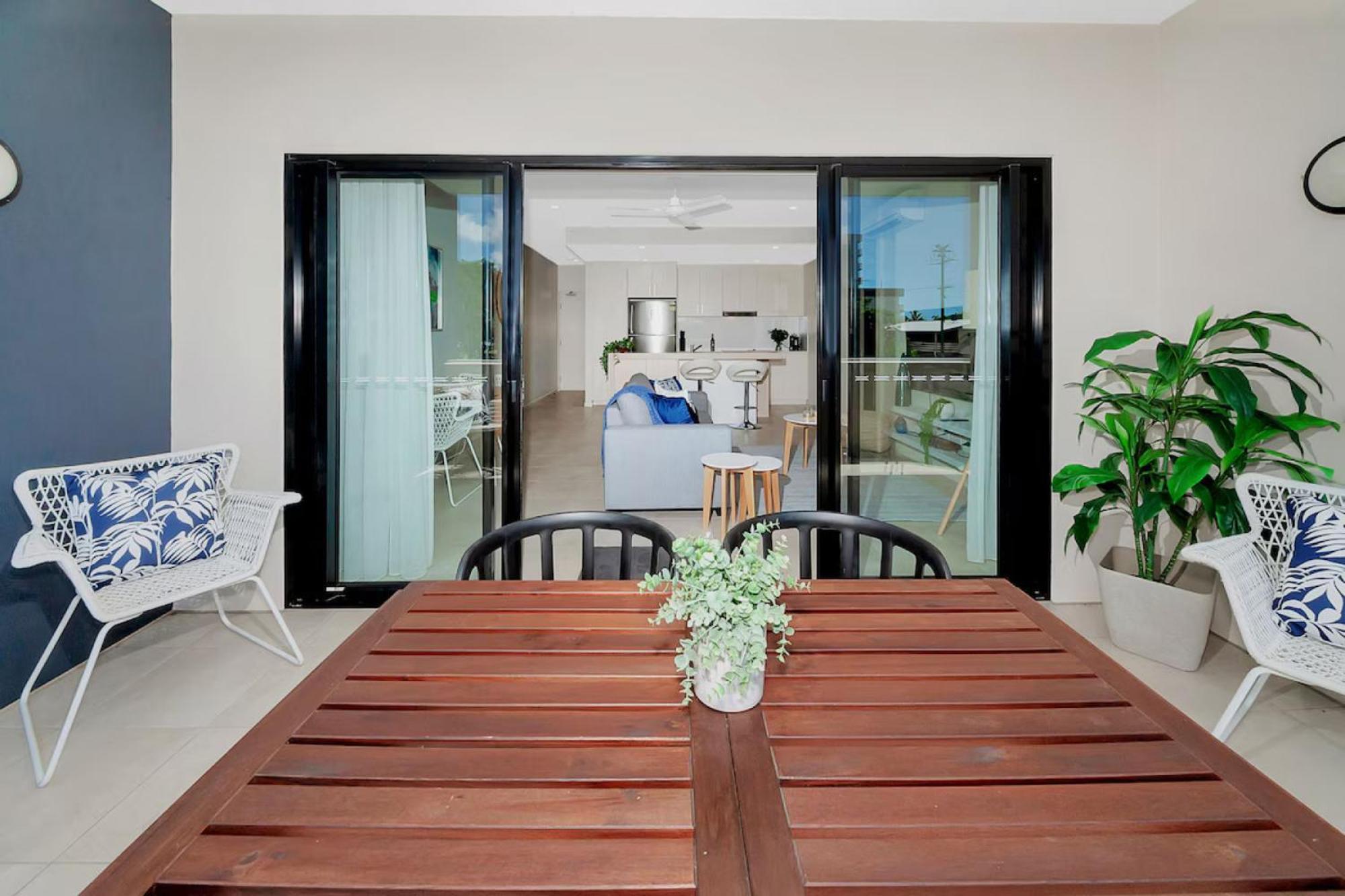 Coastal 2-Bed With Parking & Pool By The Ocean Apartment Cairns Exterior photo