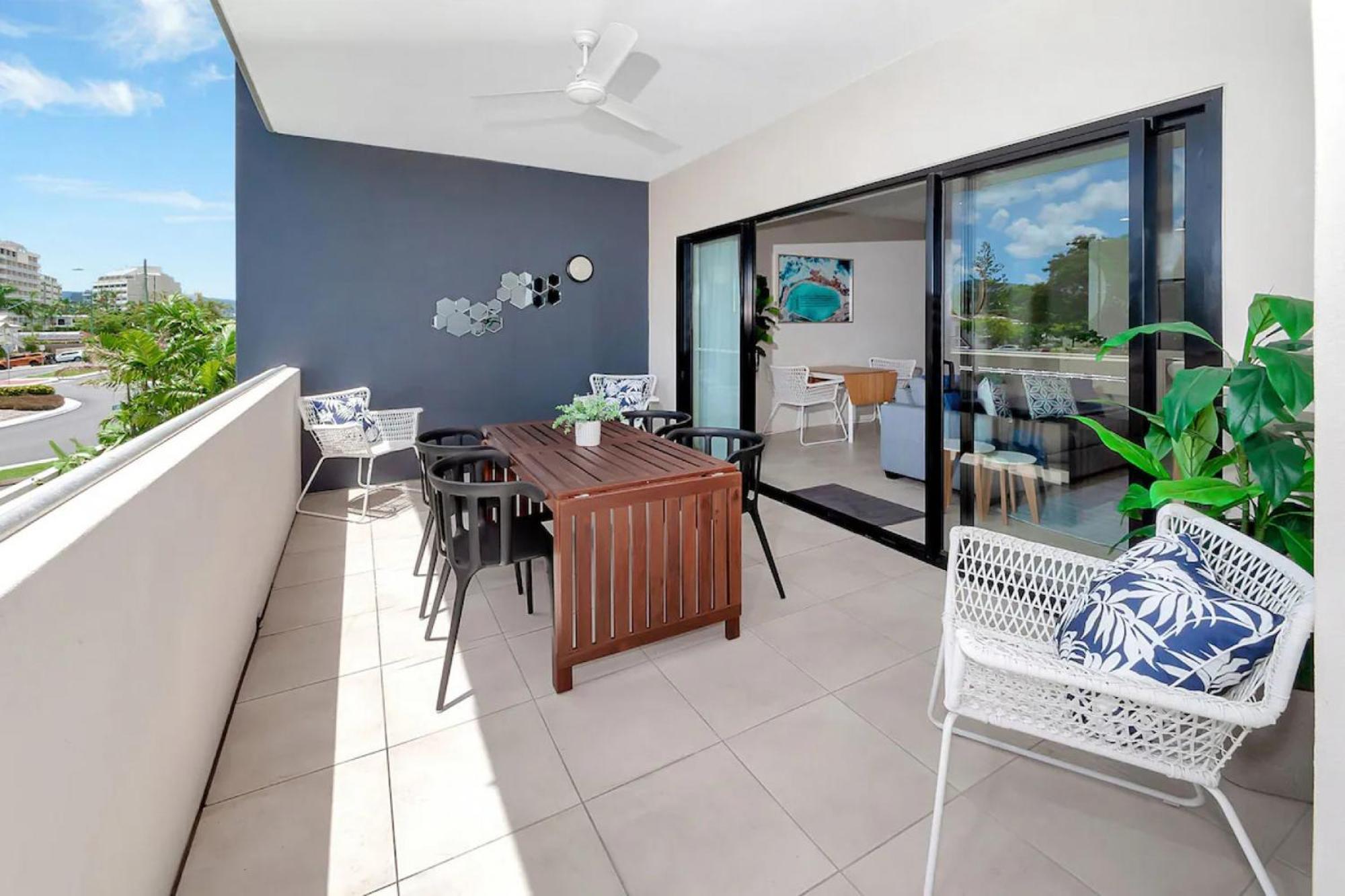 Coastal 2-Bed With Parking & Pool By The Ocean Apartment Cairns Exterior photo