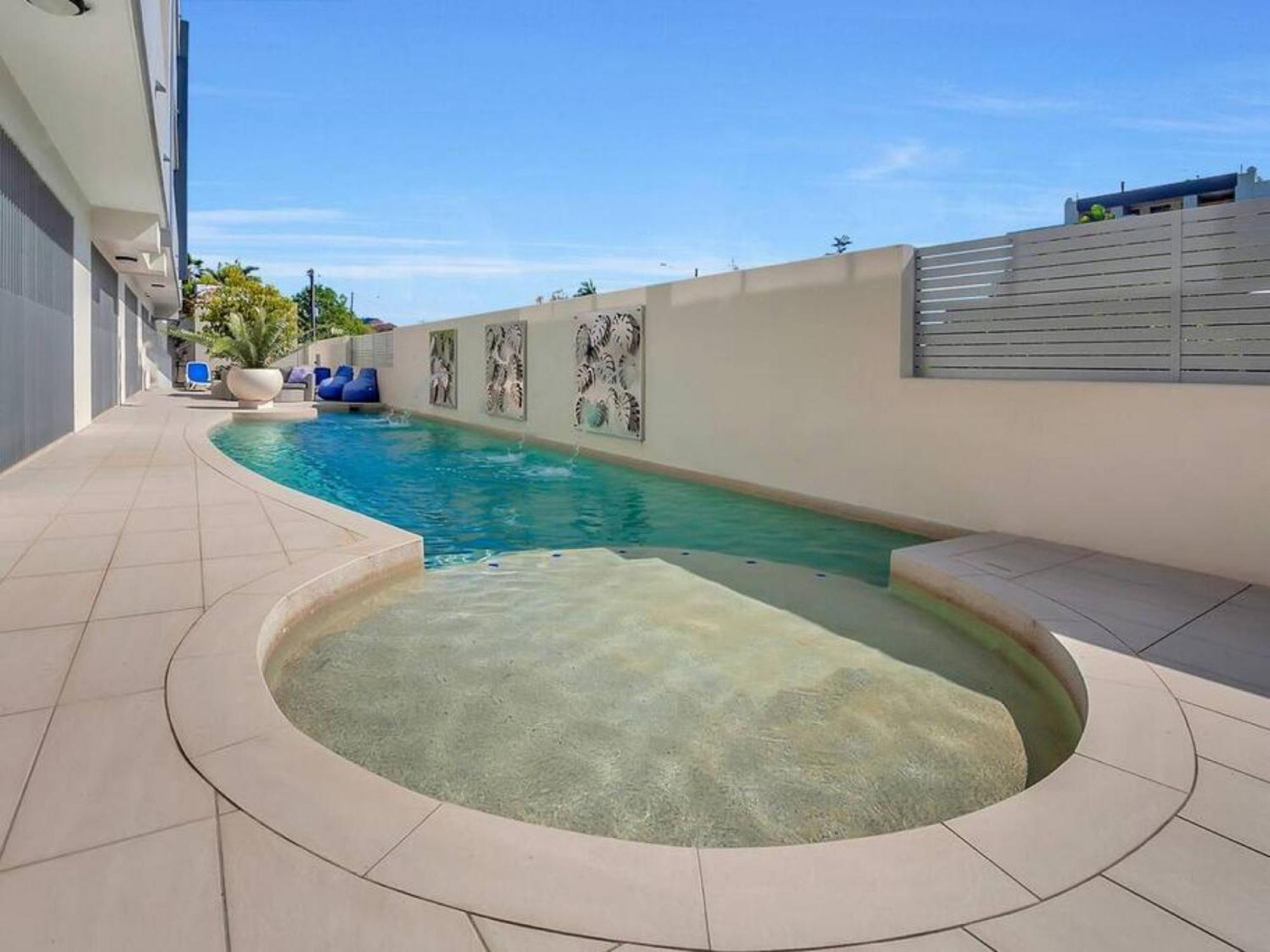 Coastal 2-Bed With Parking & Pool By The Ocean Apartment Cairns Exterior photo