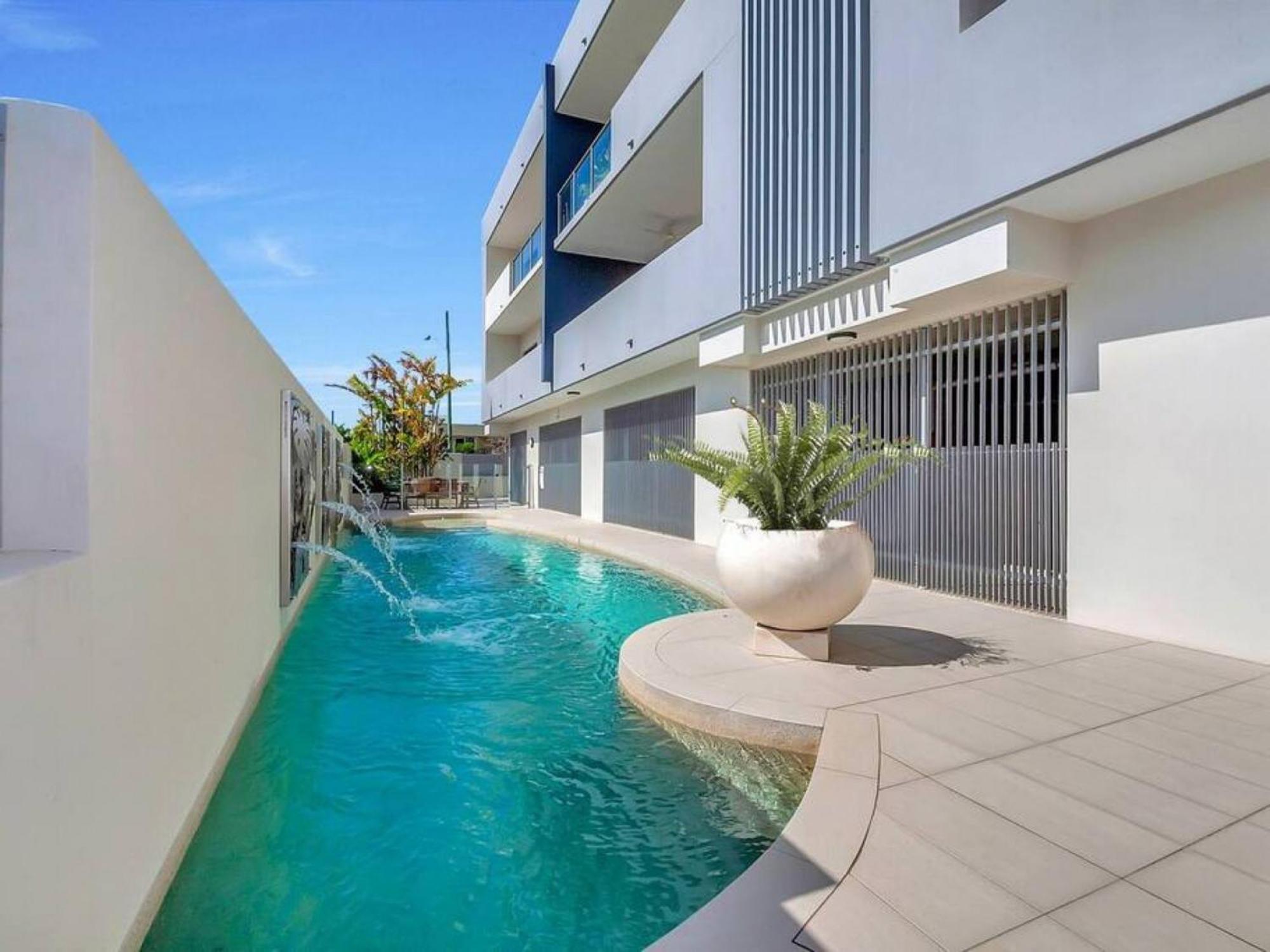 Coastal 2-Bed With Parking & Pool By The Ocean Apartment Cairns Exterior photo